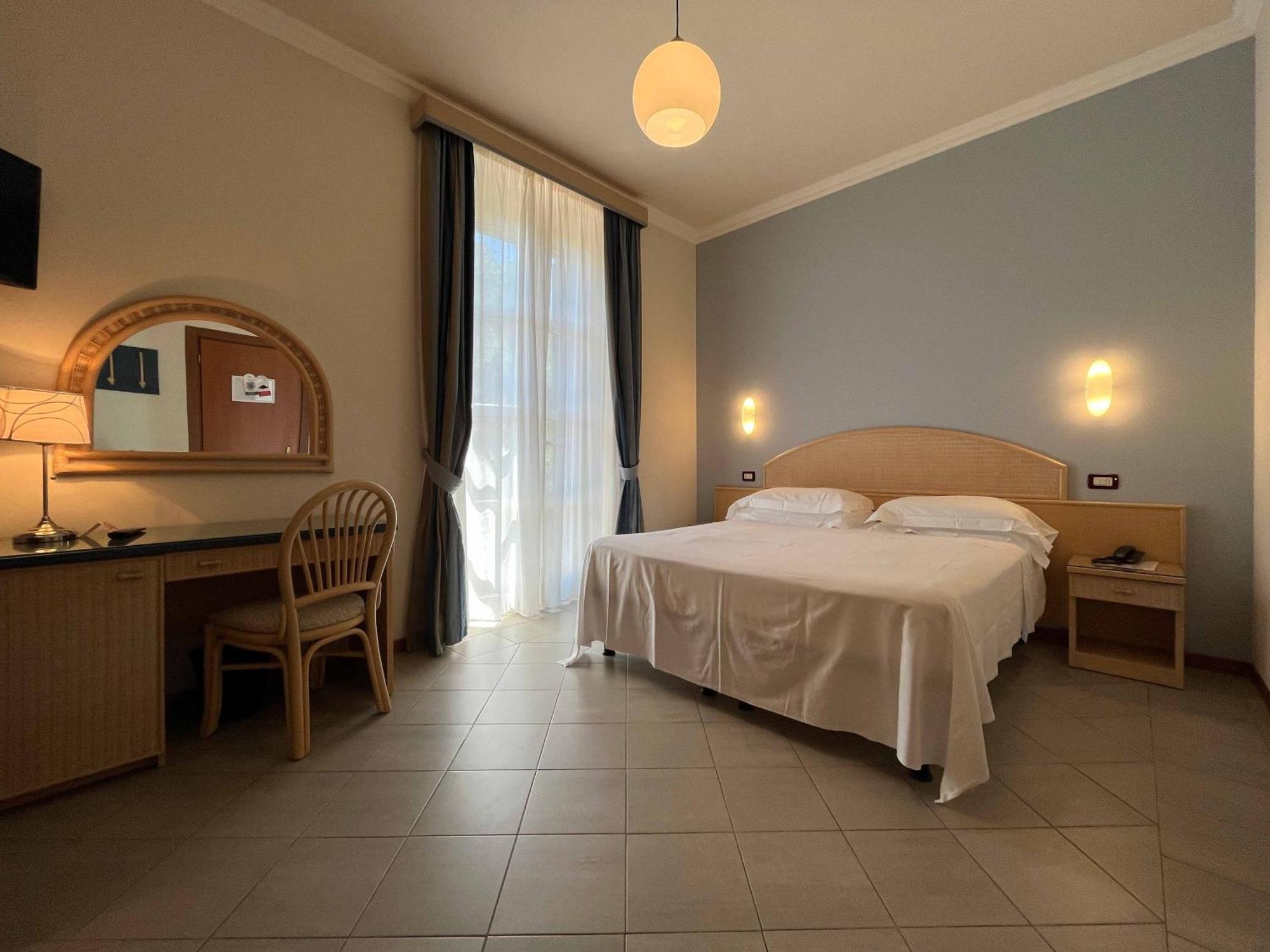 פורטה דיי מארמי Hotel Regina מראה חיצוני תמונה