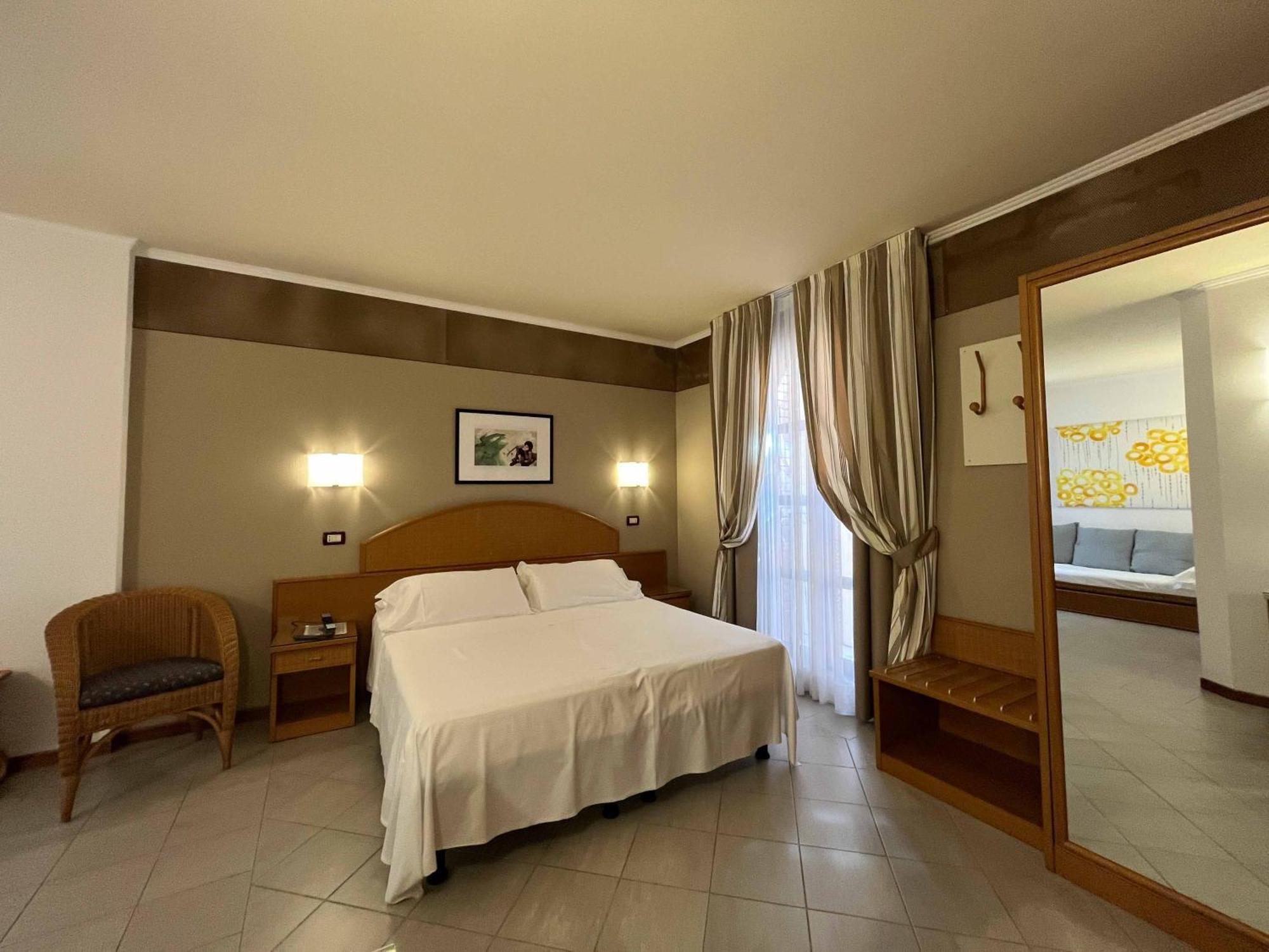 פורטה דיי מארמי Hotel Regina מראה חיצוני תמונה