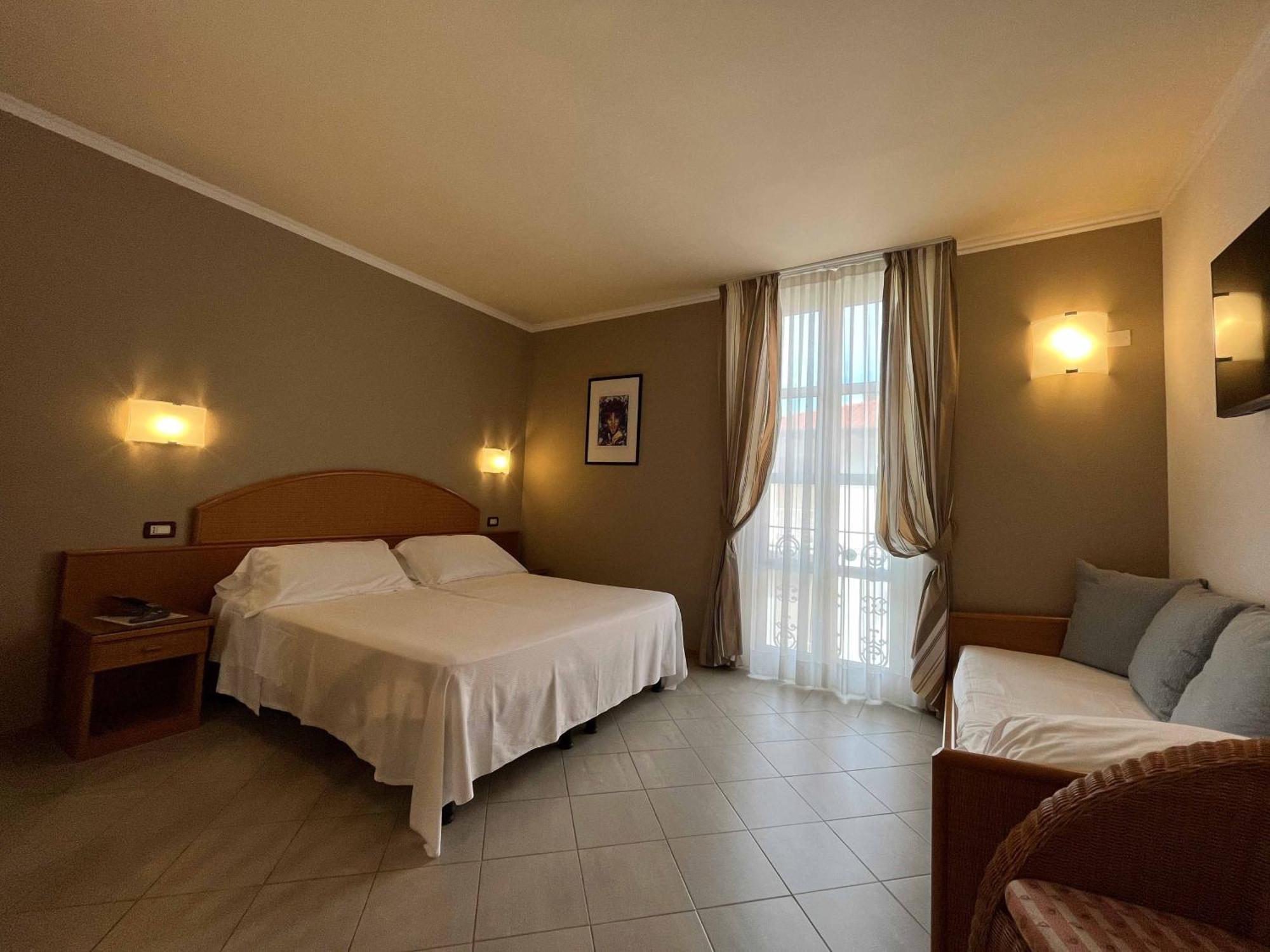 פורטה דיי מארמי Hotel Regina מראה חיצוני תמונה